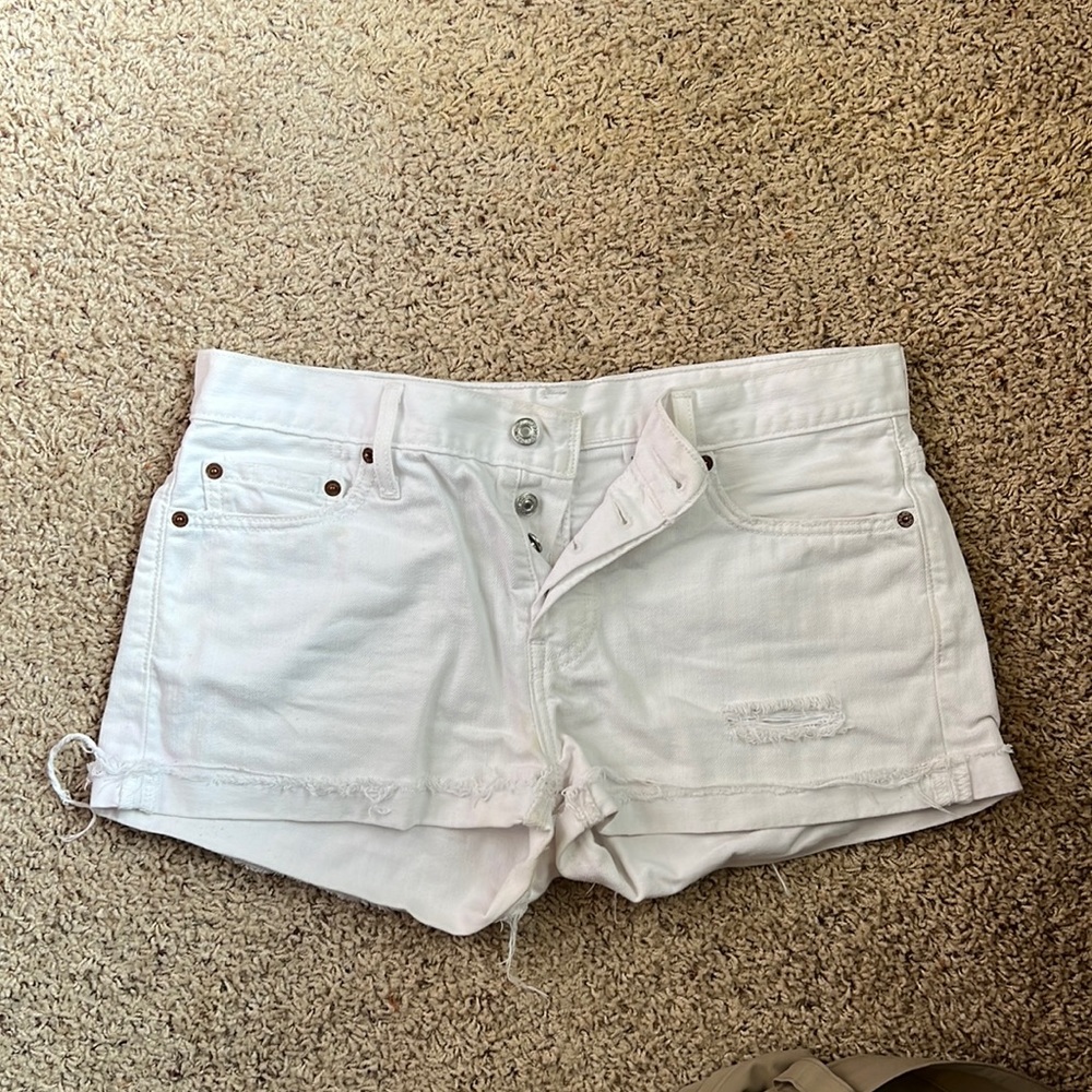 Levi white denim shorts. Size 29